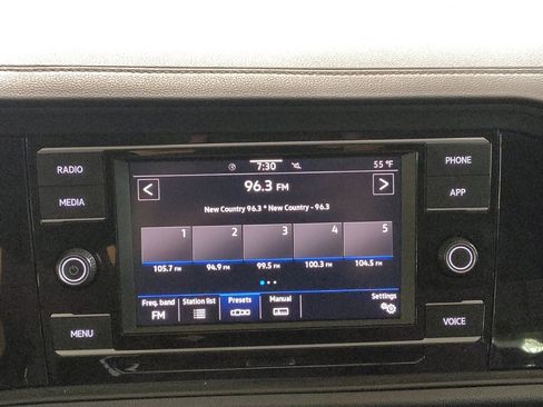 Used 2021 Volkswagen Jetta SE w/ SE Cold Weather Package image 25