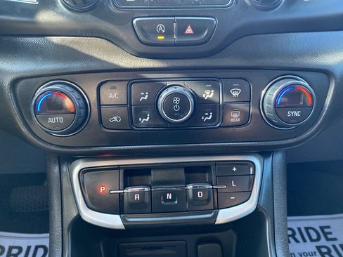 Certified 2022 GMC Terrain SLT w/ LPO, Floor Liner Package image 27