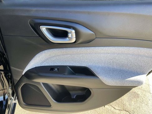 Used 2025 Jeep Compass Latitude image 43