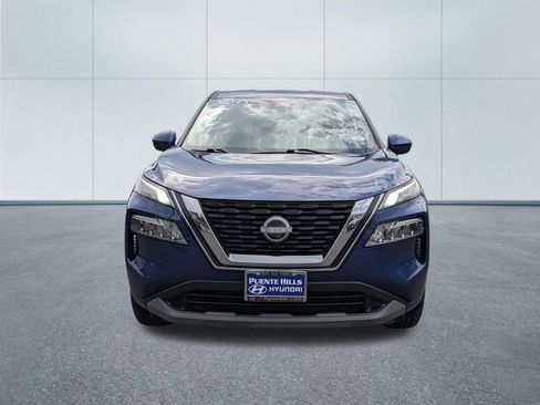 Used 2023 Nissan Rogue SV FWD image 2