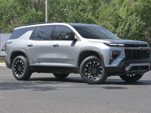 Used 2024 Chevrolet Traverse Z71 w/ Enhanced Driving Package AWD/4WD image 2