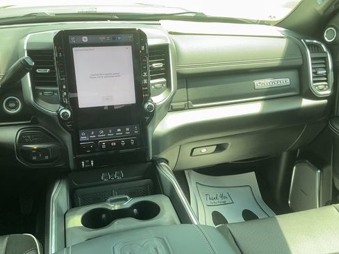 New 2026 RAM 2500 Laramie AWD/4WD image 17