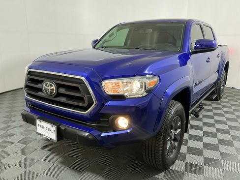 Used 2022 Toyota Tacoma SR5 RWD image 2