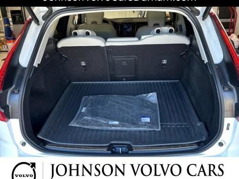 Used 2023 Volvo XC60 B5 Plus w/ Climate Package AWD/4WD image 10