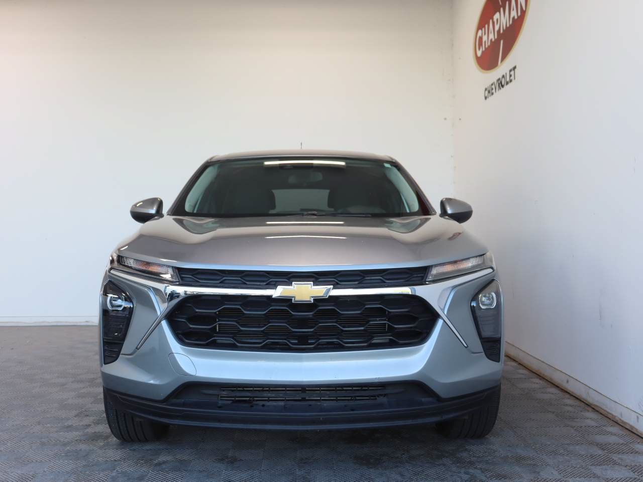 Used 2024 Chevrolet Trax LS w/ LS Convenience Package FWD image 2
