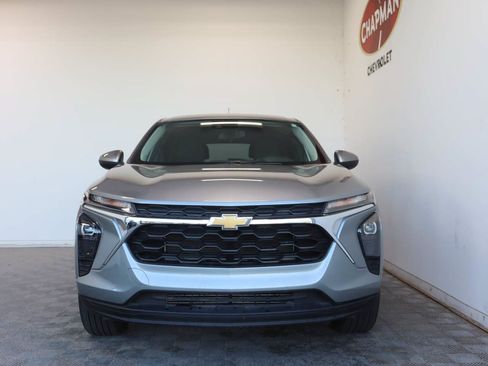 Used 2024 Chevrolet Trax LS w/ LS Convenience Package FWD image 2