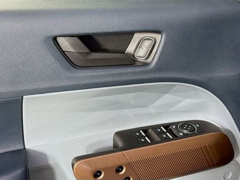 Used 2022 Ford Maverick Lariat image 20