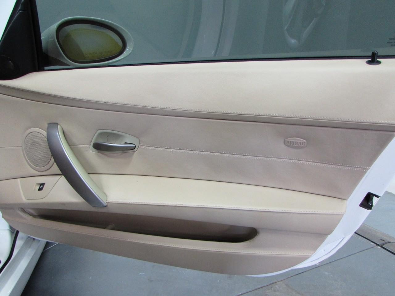 Used 2005 BMW Z4 3.0i RWD image 15