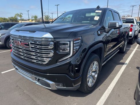 Used 2022 GMC Sierra 1500 Denali w/ Technology Package AWD/4WD image 4