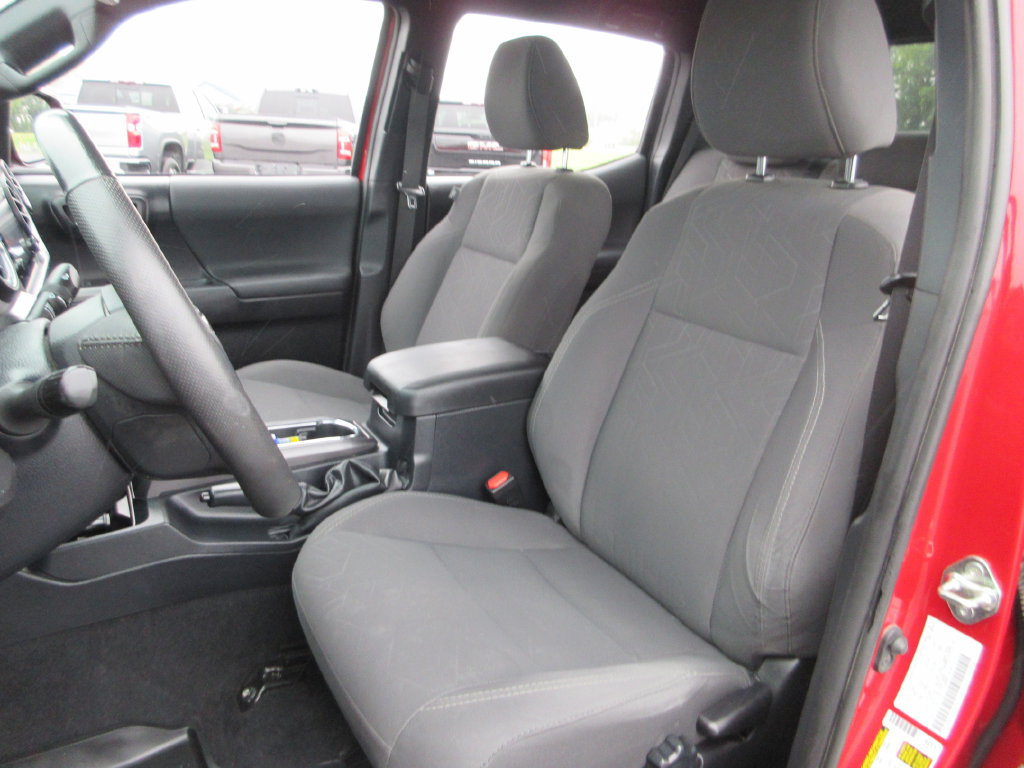 Used 2018 Toyota Tacoma TRD Sport AWD/4WD image 19