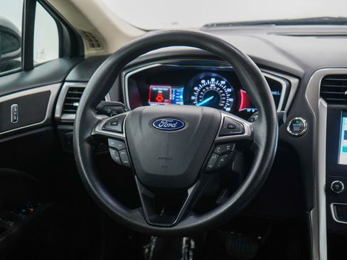 Used 2019 Ford Fusion SE AWD/4WD image 14