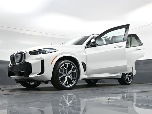 Used 2026 BMW X5 xDrive40i w/ M Sport Package AWD/4WD image 38