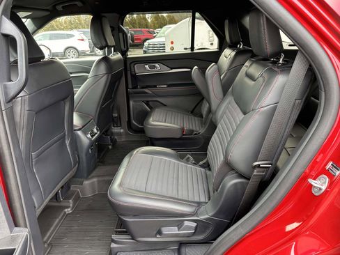 Used 2025 Ford Explorer ST-Line image 13