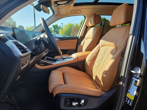 Certified 2024 BMW X7 xDrive40i w/ Premium Package AWD/4WD image 13