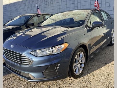 Used 2019 Ford Fusion SE image 1