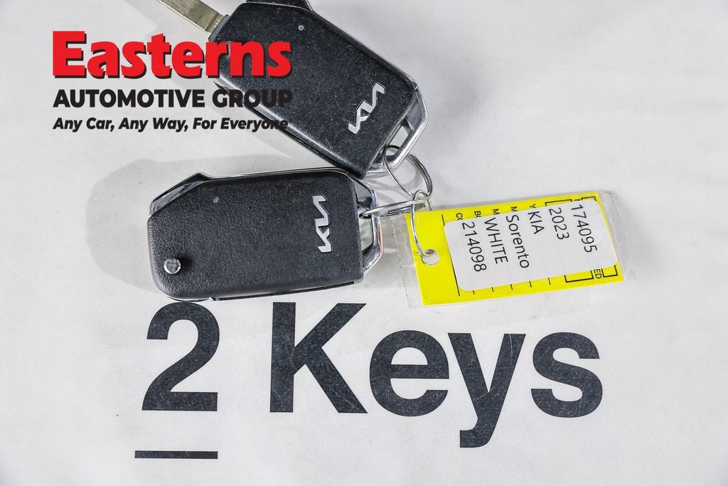 Used 2023 Kia Sorento LX FWD image 23