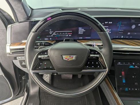 Used 2025 Cadillac Escalade Sport Platinum w/ LPO, Floor Liner Package AWD/4WD image 9