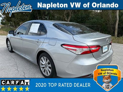 Used 2018 Toyota Camry LE image 14