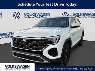 Used 2024 Volkswagen Atlas Cross Sport SE w/ Panoramic Sunroof Package FWD video 1