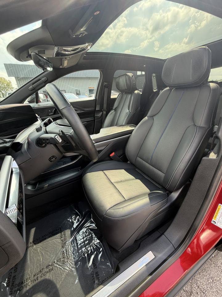 Used 2024 Cadillac Lyriq Luxury w/ LPO, Floor Liner Package AWD/4WD image 20
