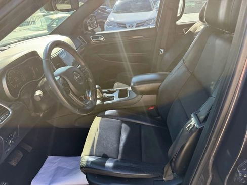 Used 2019 Jeep Grand Cherokee Laredo w/ Laredo X Package image 9