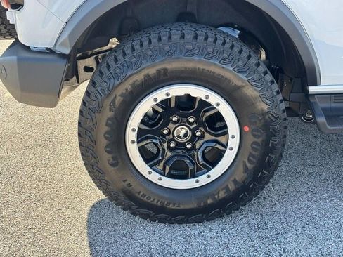 New 2025 Ford Bronco Outer Banks w/ Sasquatch Package image 4