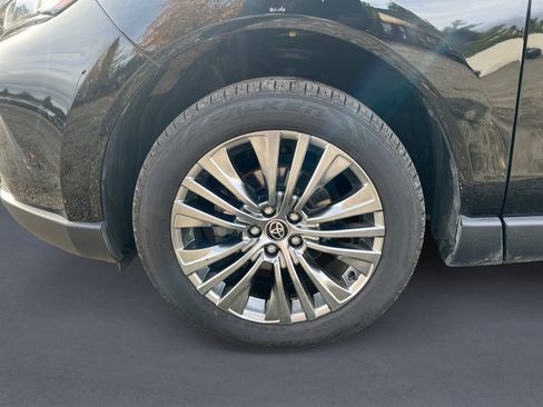 Used 2021 Toyota Venza XLE w/ Softex Package image 9