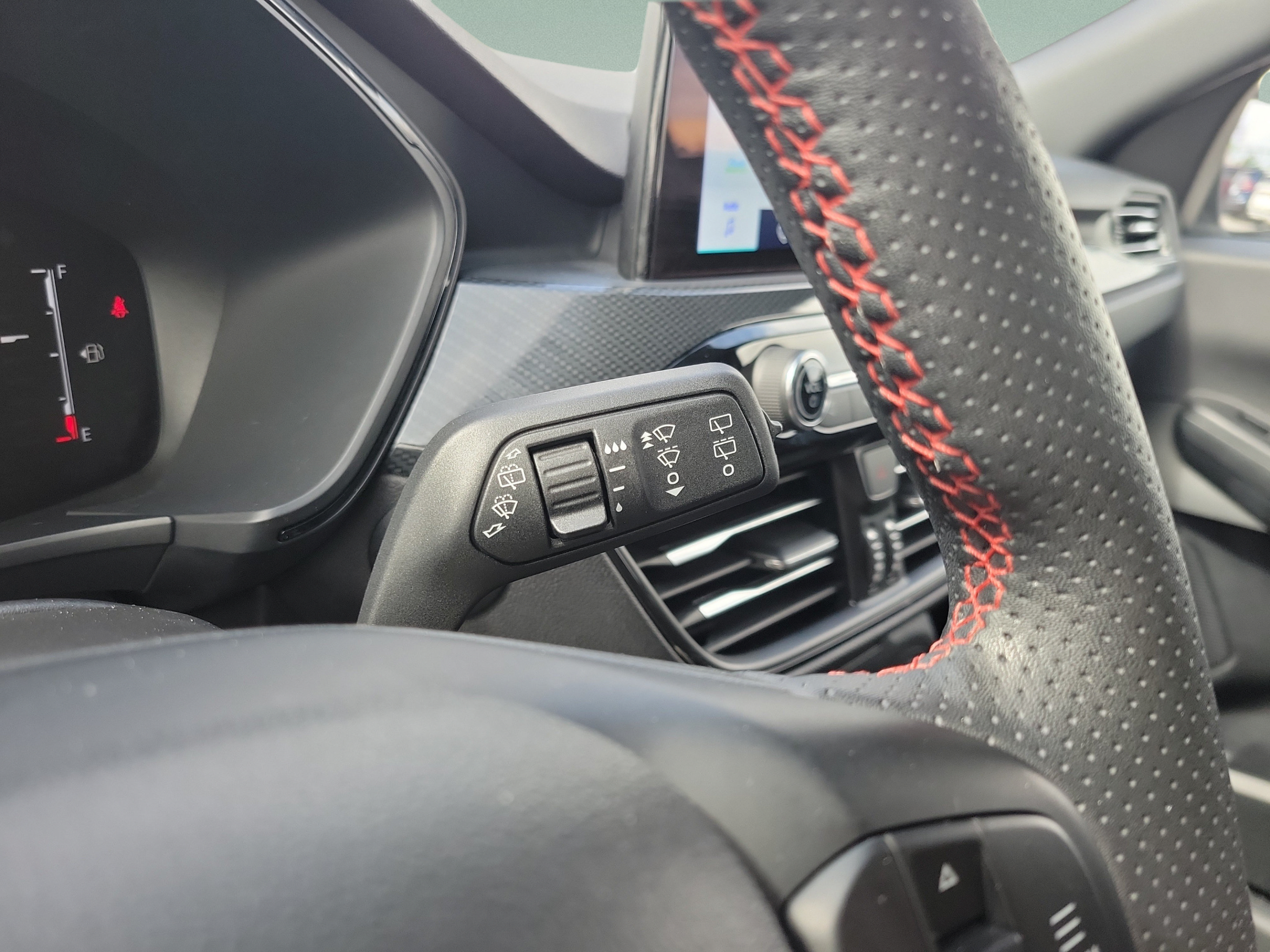 Used 2025 Ford Escape ST-Line Select AWD/4WD image 25