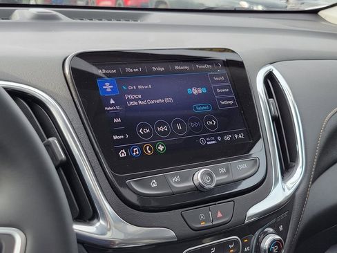 Used 2023 Chevrolet Equinox Premier image 19