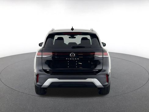 Used 2026 Volkswagen Tiguan SE AWD/4WD image 6