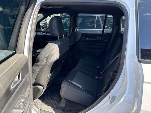 Used 2025 Jeep Grand Cherokee Laredo X AWD/4WD image 6