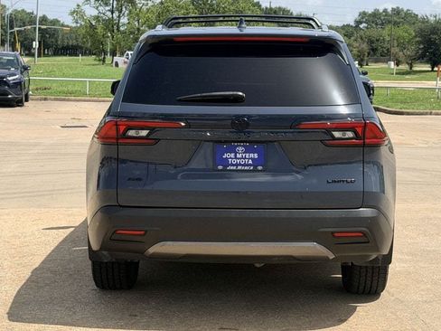 Used 2025 Toyota Grand Highlander AWD image 8
