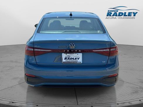 Certified 2025 Volkswagen Jetta SE FWD image 3