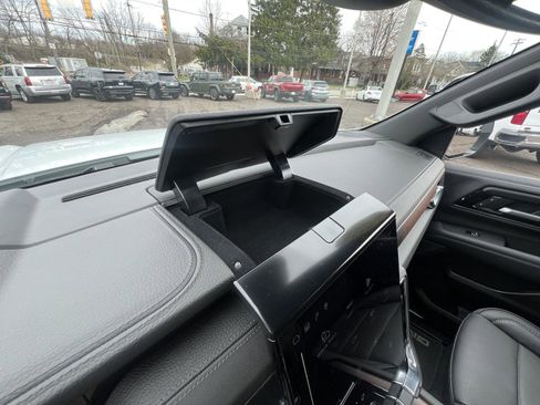 Used 2025 GMC Yukon Denali image 37