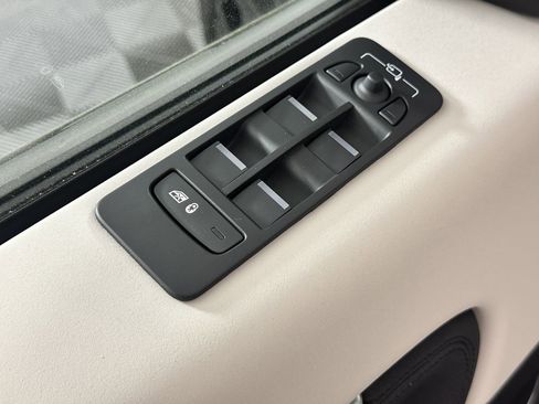 Used 2024 Land Rover Discovery Sport S image 20