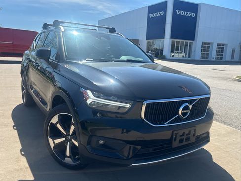 Used 2021 Volvo XC40 T5 Momentum w/ Premium Package AWD/4WD image 3