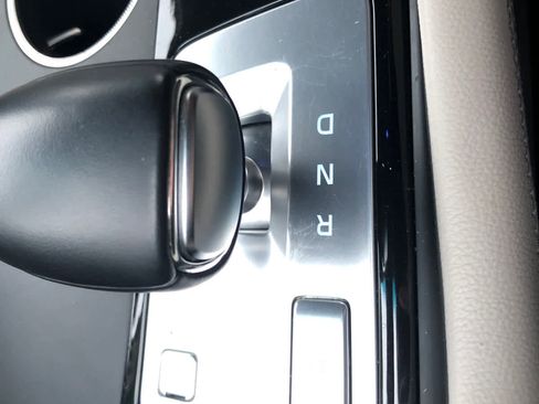 Used 2023 Genesis G70 2.0T image 21