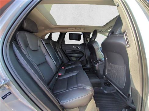Used 2022 Volvo XC60 B5 Inscription w/ Advanced Package image 22