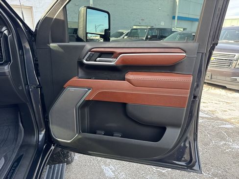 Used 2024 GMC Sierra 3500 Denali Ultimate image 9