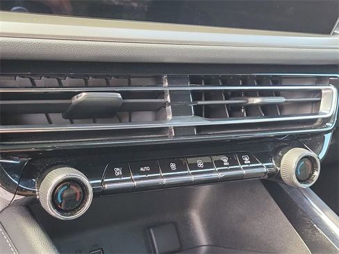 Used 2025 Chevrolet Traverse LT image 26