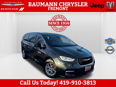 Used 2023 Chrysler Pacifica Touring-L image 1