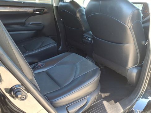 Used 2020 Toyota Highlander Limited image 13