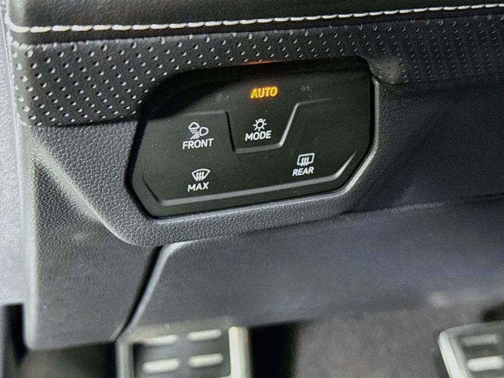 Used 2024 Volkswagen Atlas SEL Premium R-Line AWD/4WD image 18