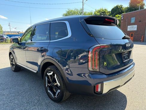 Certified 2024 Kia Telluride EX w/ EX Captain's Chair Package AWD/4WD image 3