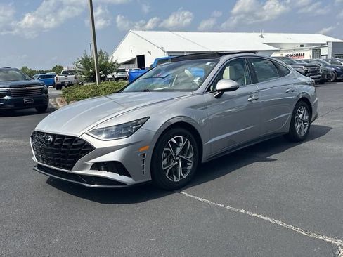 Used 2023 Hyundai Sonata SEL w/ Convenience Package FWD image 4