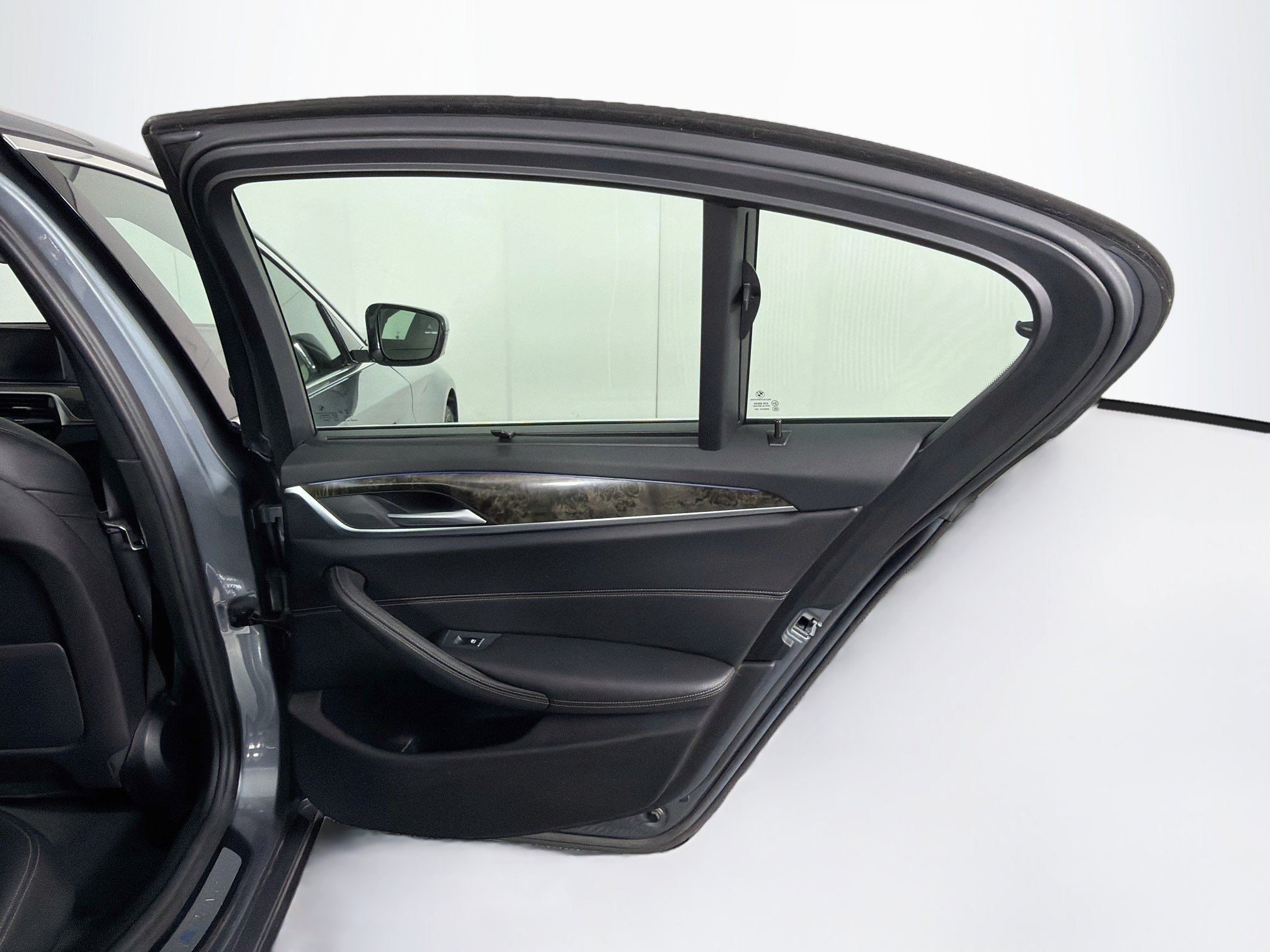 Used 2018 BMW 530e RWD image 32