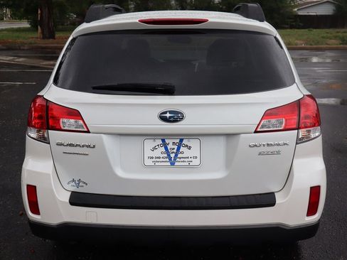 Used 2011 Subaru Outback 2.5i Premium w/ All-Weather Pkg AWD/4WD image 6