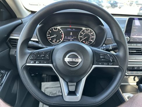 Used 2023 Nissan Altima 2.5 SV FWD image 11