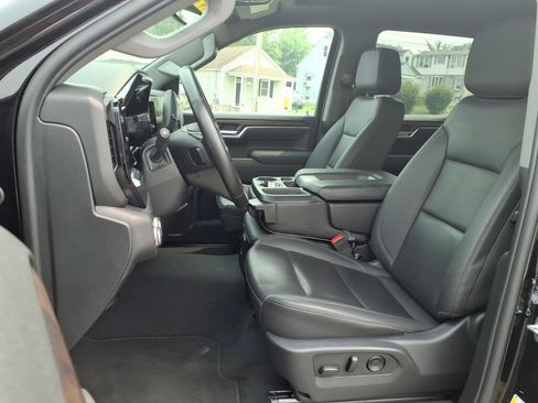 Used 2025 GMC Sierra 1500 SLT AWD/4WD image 18