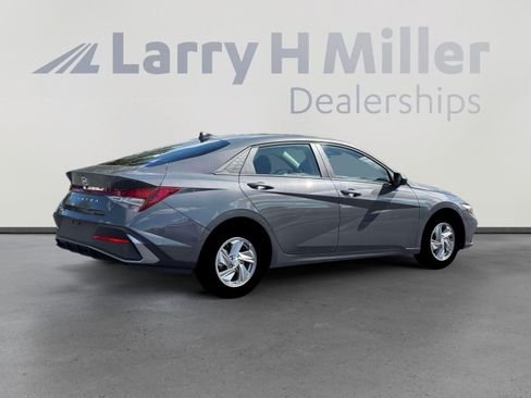 New 2026 Hyundai Elantra SE FWD image 8